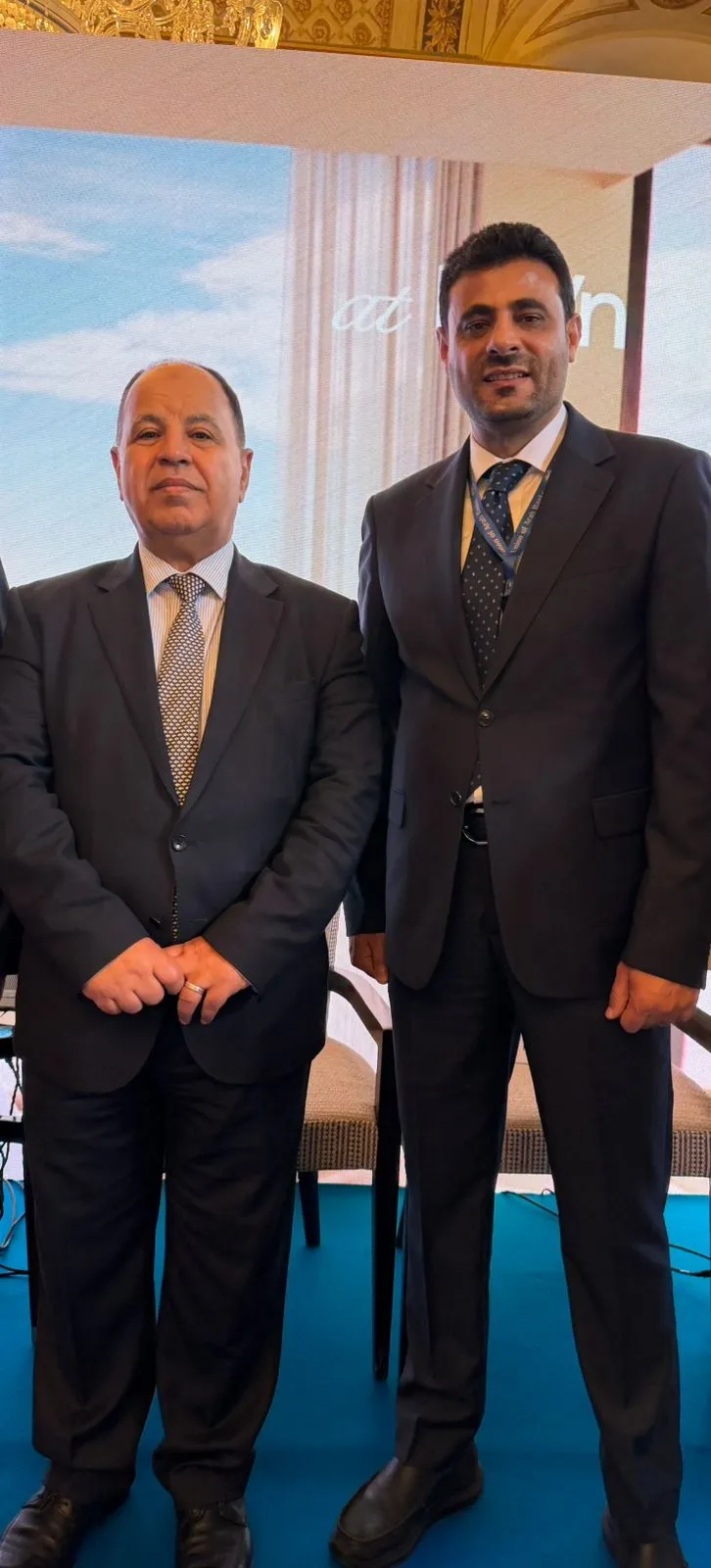 الهمداني يلتقي المدير التنفيذي لصندوق النقد الدولي لبحث تعزيز الشراكات الدولية وتطوير القطاع المصرفي اليمني