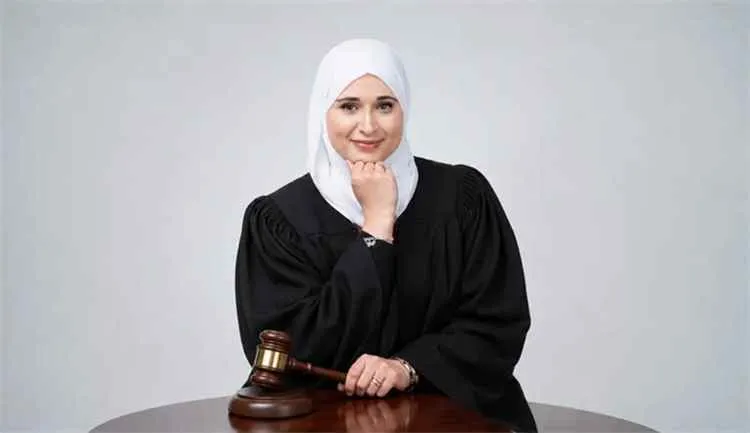 يمنية الأصل تصبح قاضية في أمريكا.. قصة ملهمة بدأت بالشك وانتهت بإنجاز تاريخي
