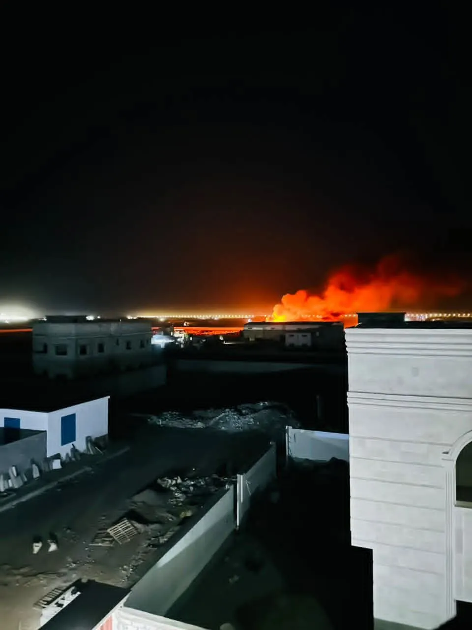 فتحي بن لزرق يروي لحظات الرعب بعد انفجار عدن: استيقظت على اهتزاز عنيف وسقوط زجاج نافذتي