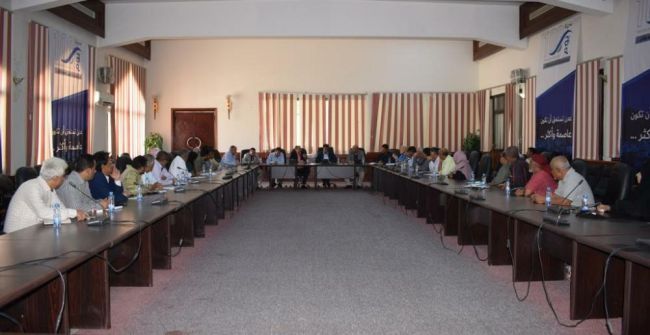 في اجتماع برئاسة الشاذلي :  إجراءات مشددة لضبط حركةالسير وتخفيف الإزدحام  بالعاصمة عدن