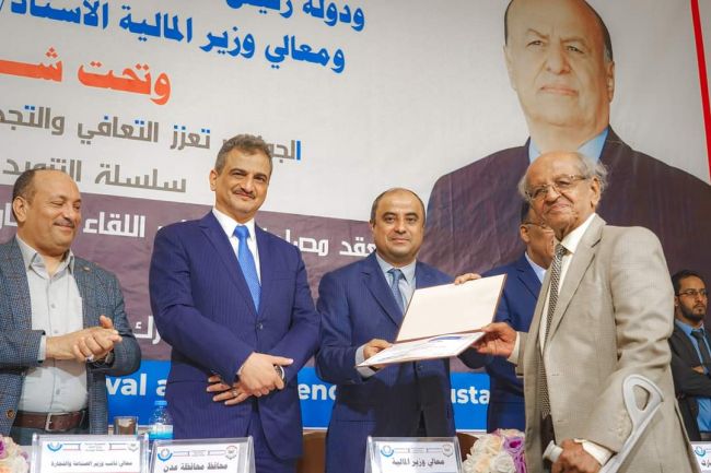 لملس يطالب الحكومة بمساواة الرسوم الجمركية في ميناء عدن ببقية موانئ البلاد