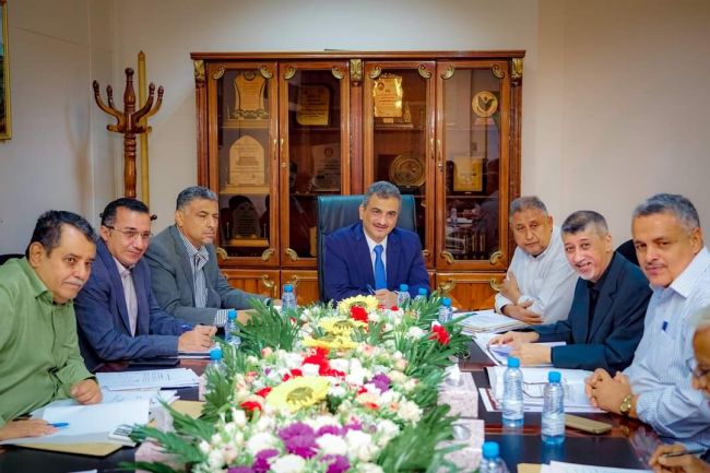 محافظ العاصمة عدن يترأس الاجتماع الدوري لمجلس إدارة صندوق النظافة والتحسين