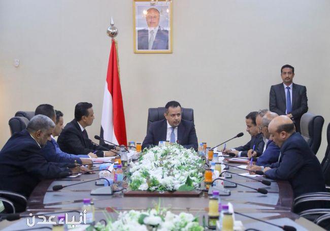 وزيرها لم يحلف بعد..معين عبدالملك يجتمع بقيادة وزارة الإدارة المحلية
