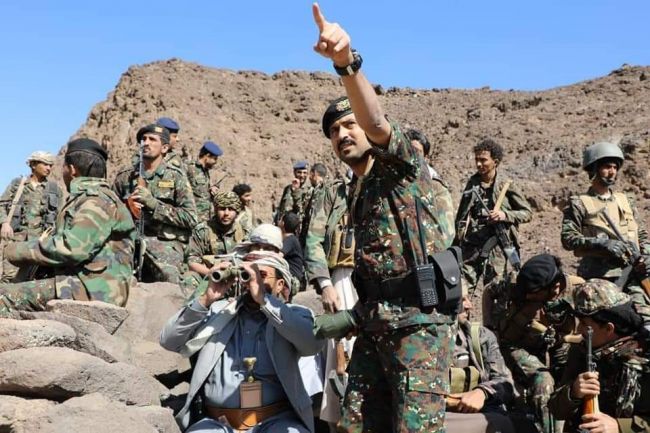 صورة .. اللواء سلطان العرادة في خطوط القتال دفاعا عن مأرب