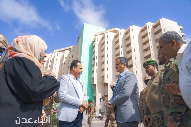 لملس يزور فندق عدن ويطّلع على الأضرار الكبيرة التي لحقت به