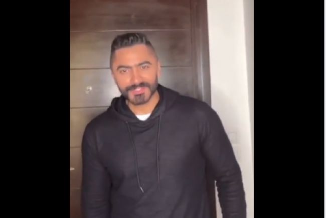 شاهد بالفيديو: الفنان تامر حسني يبعث رسالة للشعب اليمني ولشاب من إب على وجه الخصوص.. من هو ولماذا؟