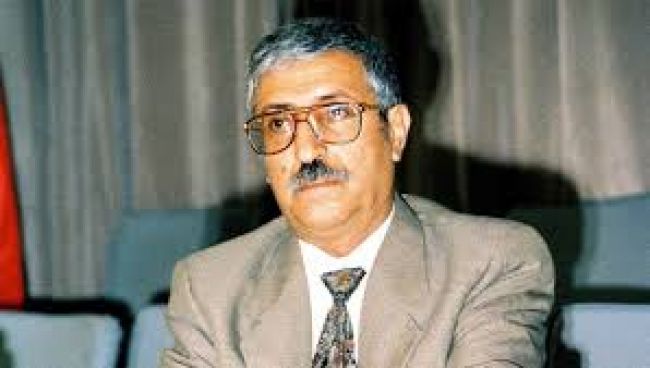 د.عبدالعزيز المقالح بحالة صحية جيدة بعد انباء كاذبة عن وفاته