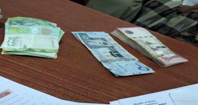 أمن المهرة يستعيد 30 ألف ريال سعودي فقدها أحد المواطنين