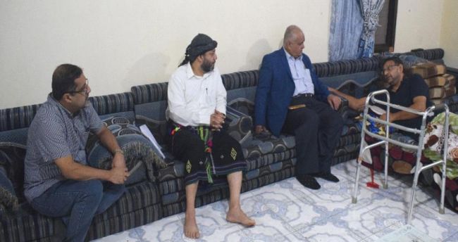 مسؤولون في الحكومة والمجلس الانتقالي يطلعون على الوضع الصحي لباحث عدني