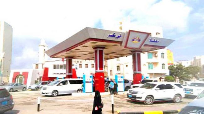 أزمة حادة في الوقود بعدن .. وارتفاع جنوني للأسعار