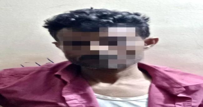 الحزام الأمني يضبط بائع خمور في انما بالعاصمة عدن .. شاهد