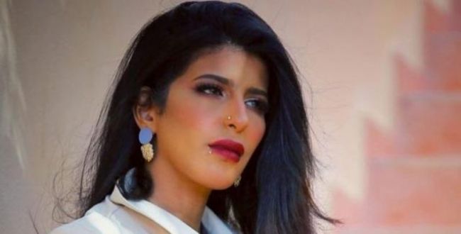 شاهد . ابن اليمنية المثيرة للجدل ” أروى عمر” يبكي ويؤكد القبض عليها ويناشد بالإفراج عنها