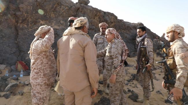 المقدشي يتفقد الخطوط الامامية في جبهة الكسارة بمأرب.. ويؤكد : لن نقبل بعودة العبودية والكهنوت وأوهام الدجل والشعوذة