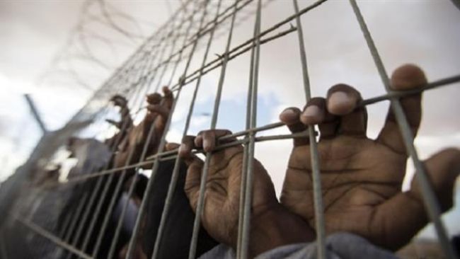 الحوثي يفرج عن متهمين بالقتل لتعزيز قواته المنهارة في الجبهات