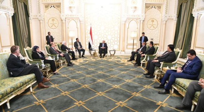 قيادة الشرعية تستقبل المبعوث الأمريكي الى اليمن تيموثي ليندر كينج‏ ومعه سفير الولايات المتحدة الأمريكية لدى اليمن كريستوفر هنزل