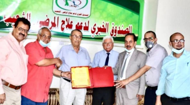 مؤسسة الشعيب الخيرية تكرم الدكتور أحمد علي ناجي بدرع المؤسسة