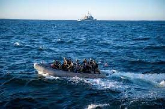 شاهد بالفيديو: خفر السواحل بمساندة التحالف تتمكن من القبض على عصابة لتهريب المخدرات والأسلحة في بحر العرب