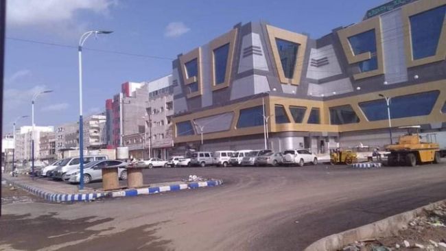 اشتباكات دامية عند بوابة مركز تجاري بعدن .. والسبب غريب