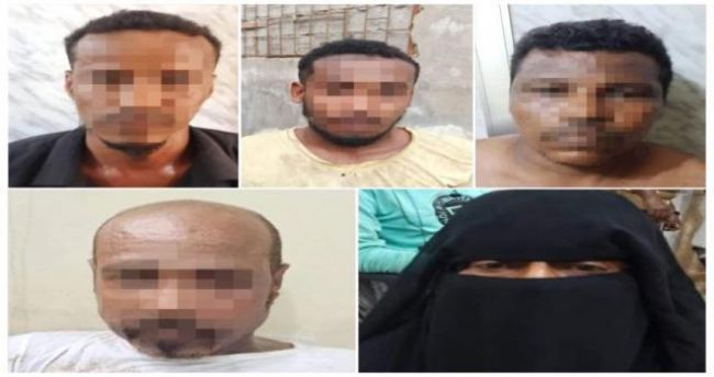 ضبط 5 أشخاص بينهم امرأة أثناء مداهمة معمل لتصنيع الخمور شمال عدن