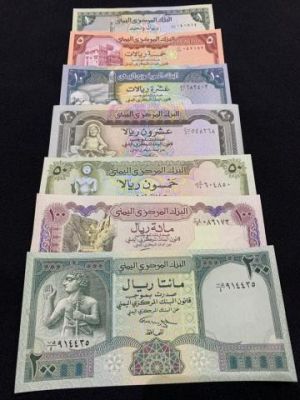 شاهد مليشيا الحوثي تضخ عملة بأوراق نقدية جديدة وبكميات كبيرة من هذه الفئات ( فيديو )