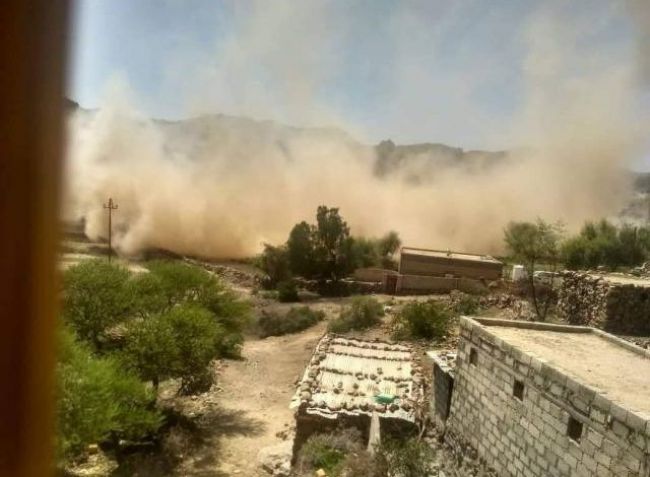 صورة .. الحوثي يفجر منزل العقري في جبن