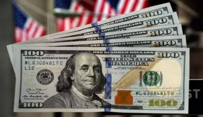 مصادر مصرفية : إغراق عدن بكميات ضخمة من الدولار الامركي(المجمد)