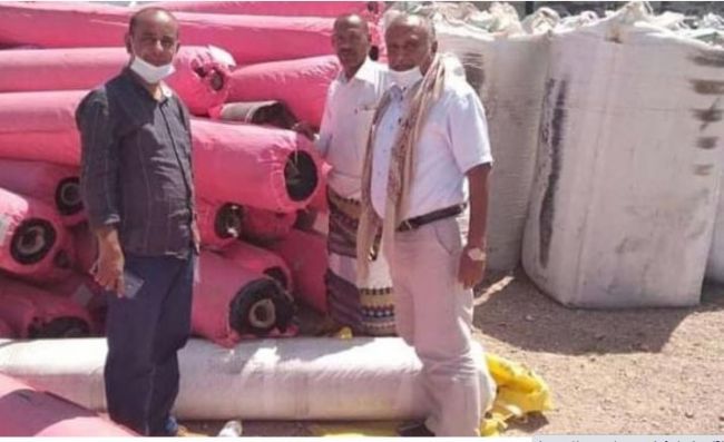 نجل الرئيس عبدربه منصور هادي يعشب ملعب نادي عرفان ابين صناعيا