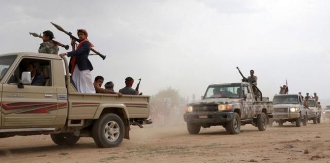 جماعة الحوثي تحبس الموالين لها من القبائل في البيضاء وتسمح لرجالها فقط بالمغادرة