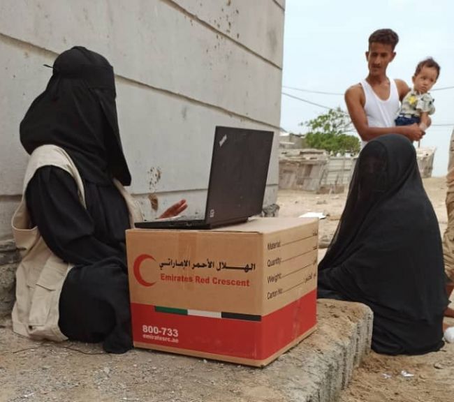 توزيع 50 سلة غذائية على الأسر المحتاجة بمنطقة رأس عمران غرب عدن