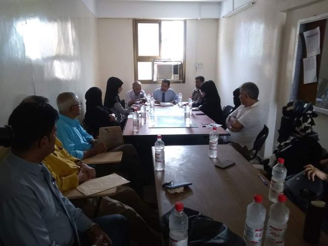هيئة التدريس بكلية الإعلام جامعة عدن تعقد اجتماعها الأول برئاسة العميد الكازمي