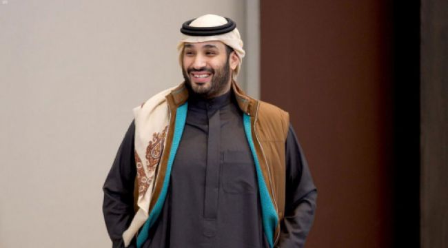 شال ولي العهد السعودي" محمد بن سلمان " يثير تفاعلاً واسعاً حول سعره وأصول نقشه ..قطري او يمني ؟!