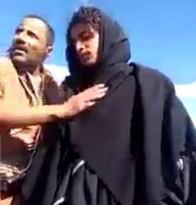 شاهد: القبض على مقاتل حوثي يهاجم مارب بثياب النساء