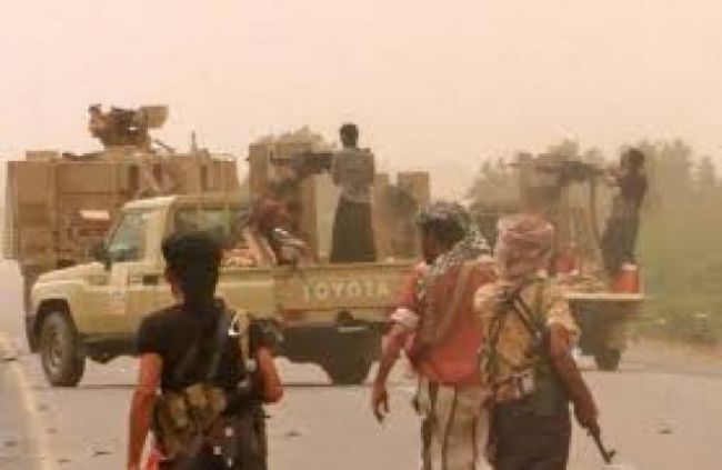 الحوثي يحشد قواته لطرد طارق والعمالقة من الساحل الغربي