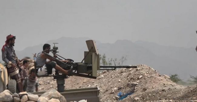 عاجل.. الجيش يفرض سيطرته النارية على بوابة معسكر اللبنات في الجوف