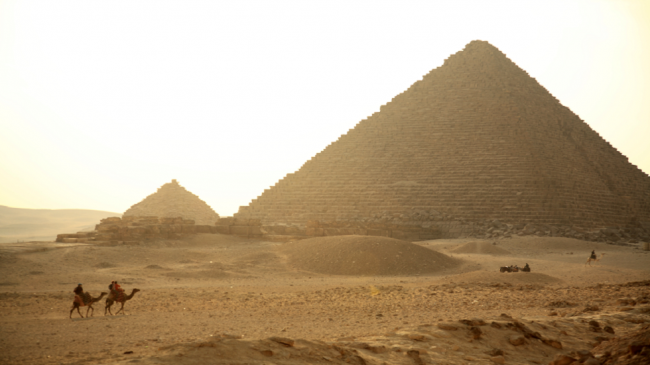علماء الآثار يحققون ما يسمونه "اكتشاف العمر" تحت شوارع مدينة في مصر!