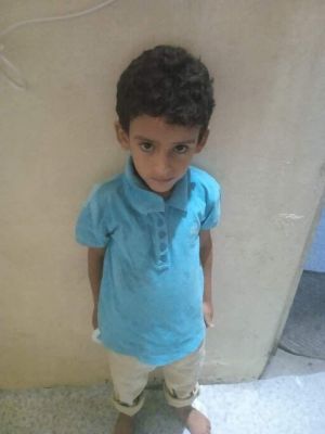 شاهد الصورة.. طفل وجدوه تائه في عدن
