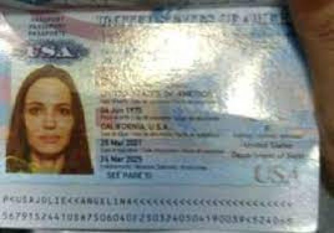 الممثلة العالمية انجليا جولي ترفض التعامل مع سلطات الجوازات في مطار عدن!