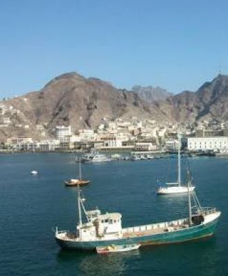 رئيس الحكومة اليمنية يغادر لقضاء إجازة العيد خارج عدن