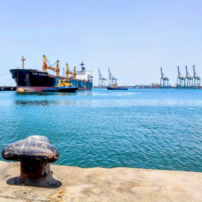 موانئ عدن .. تنفي الإشاعات الكاذبة عن  مغادرة سفن تجارية محملة بمواد غذائية، ميناء عدن، صوب ميناء الحديدة