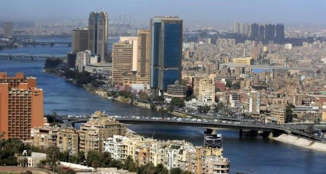 السلطات المصرية تضع قيود جديدة امام اليمنيين الراغبين بدخول مصر