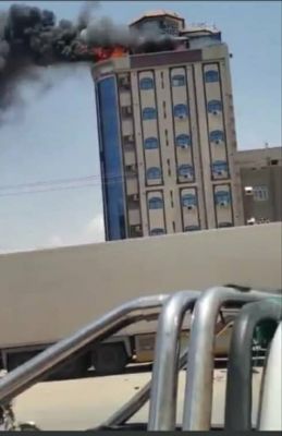 الدفاع المدني يسيطر على حريق في فندق مكون من تسعة ادوار بعدن