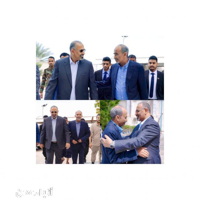 الرئيس القائد عيدروس الزُبيدي يستقبل وزير الدفاع اللواء محمود الصبيحي
