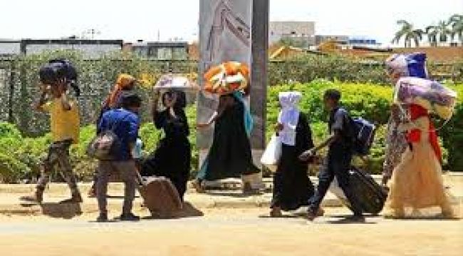 وزارة الخارجية تعلن مغادرة الدفعة الثانية من الرعايا اليمنيين الى محافظتي عدن و مأرب