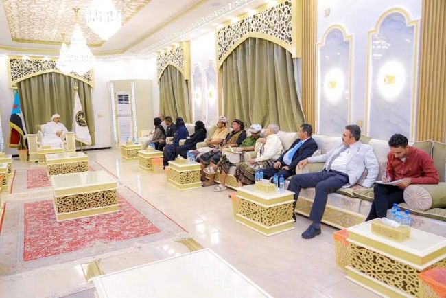 الرئيس الزُبيدي يستقبل وفد أبناء أبين من ممثلي المكونات المشاركة في اللقاء التشاوري