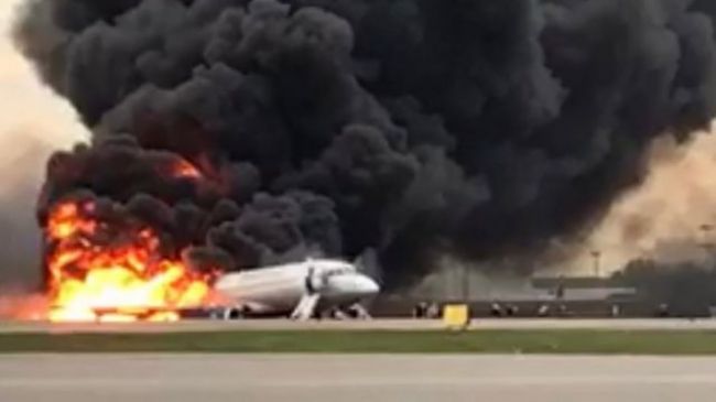بولندا.. مصرع 5 أشخاص وإصابة 5 آخرين جراء تحطم طائرة خفيفة