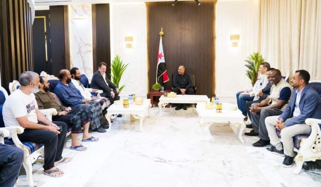 ‏الرئيس القائد عيدروس الزُبيدي يستقبل موظفي الأمم المتحدة المُفرج عنهم من أيدي تنظيم القاعدة بأبين