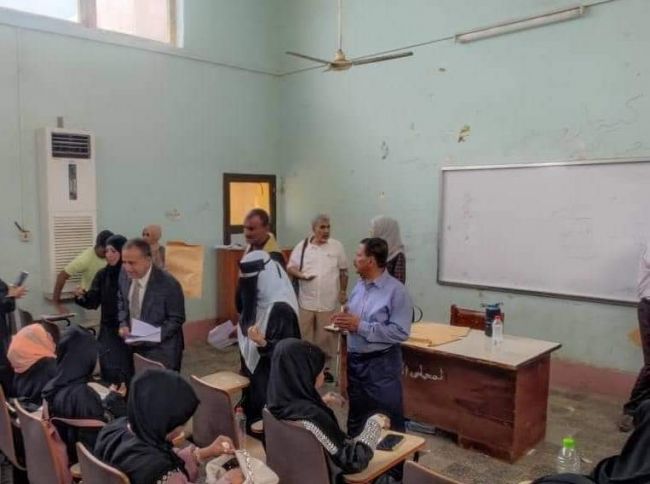 رئيس جامعة عدن يدشن امتحانات الدور الثاني بكلية الإعلام