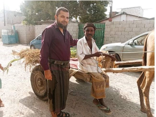 بائع أعلاف المواشي “سعيد الجمال”… قصة الكفاح في عدن