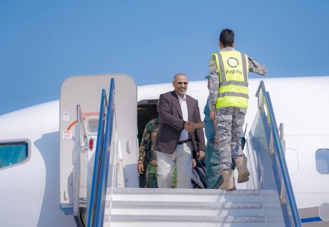 الرئيس الزبيدي يعود إلى العاصمة عدن