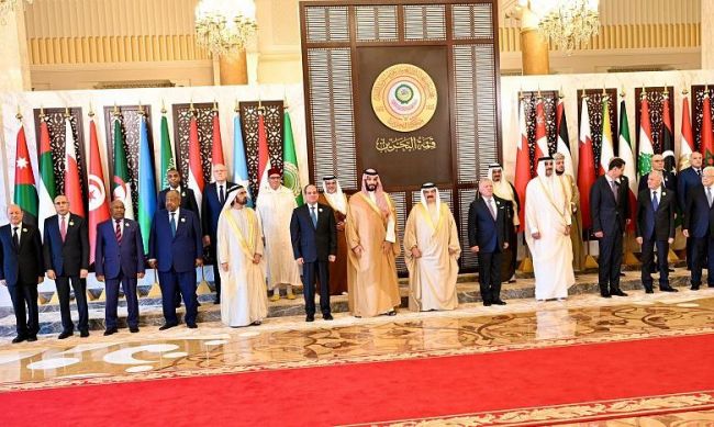 الرئيس العليمي يرأس وفد اليمن إلى القمة العربية بمملكة البحرين